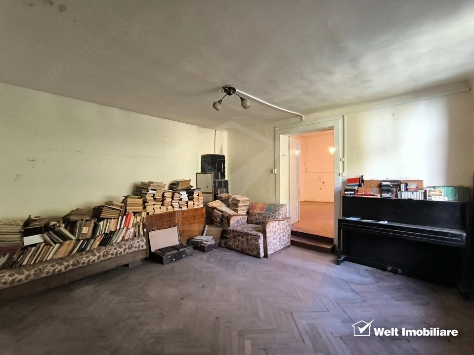 Oportunitate investitie - Casa renovabila, 2 camere, curte comuna, Centru