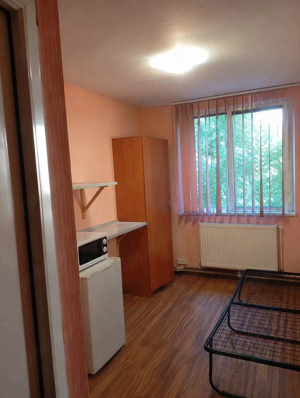 Vând garsonieră mică 12mp et.1 str Iza Oradea