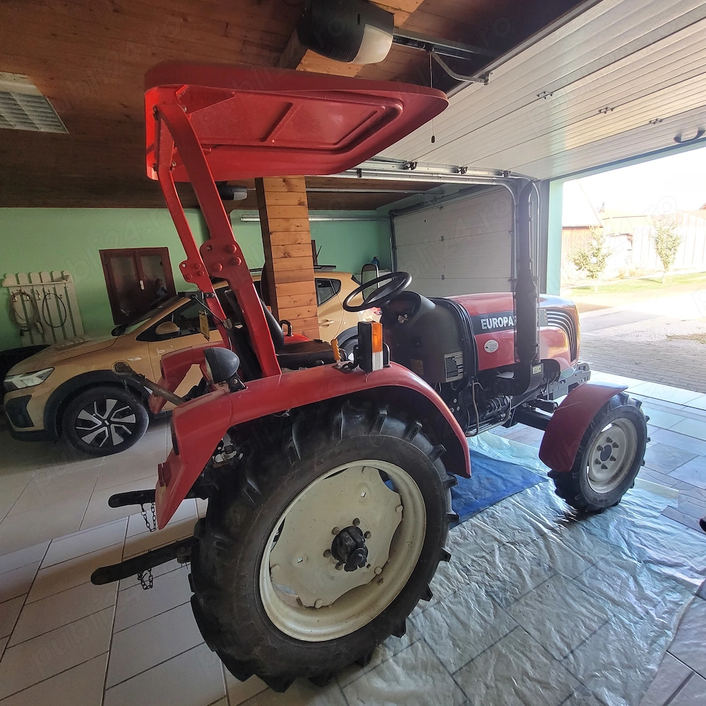 Tractor 4x4 de 25 cai putere