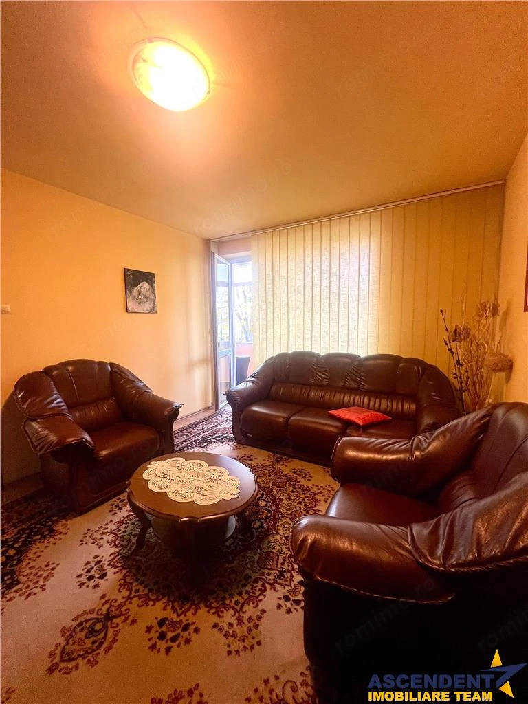 Apartament cu 3camere, etaj1, bloc de 4 nivele, langa Piata Tractorul, Brasov