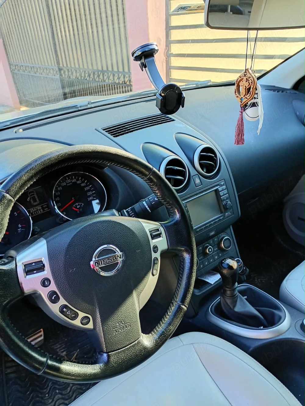 Vând Nissan Qashqai Tekna, an 2013, motor 1.6 dCi, 130 CP, 4x4, cutie manuală, 258000km.