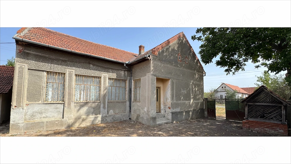 Vand casa locuibila in Targoviste jud. Timis, suprafata teren 2158 mp.
