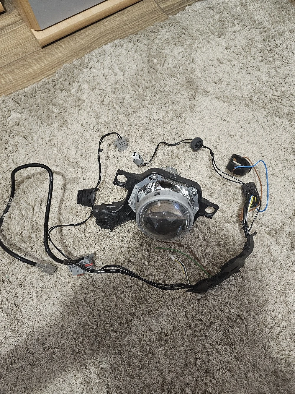 Lupă xenon+instalație electrică bmw E60