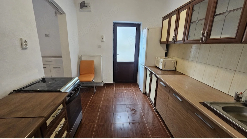 Apartament cu 2 camere de vânzare  la casa in curte comuna