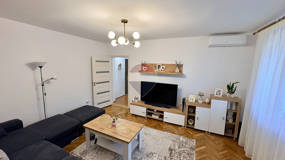 Apartament cu 4 camere de vânzare str. Baznei