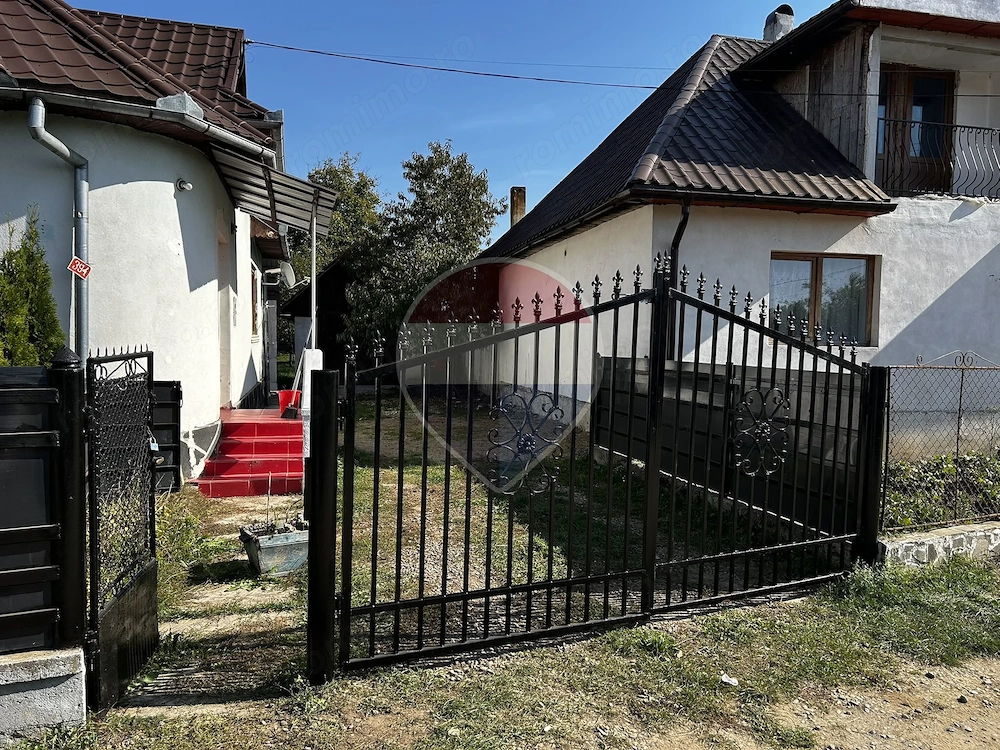 Casă renovată cu 6 camere | Crăciunești, Maramureș