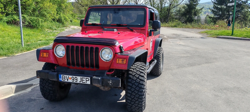 Vând jeep wrangler
