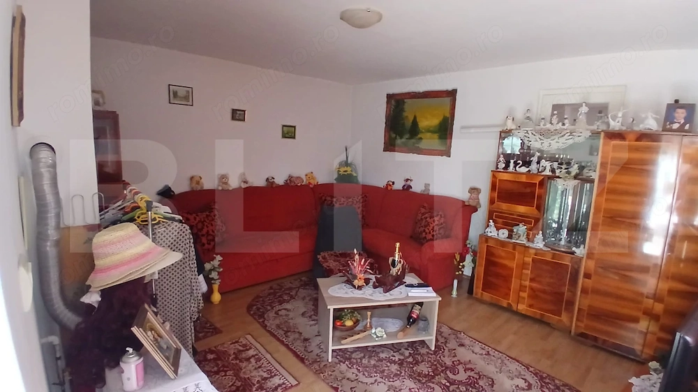 Apartament la casă, 2 dormitoare, curte comună și parcare acoperită