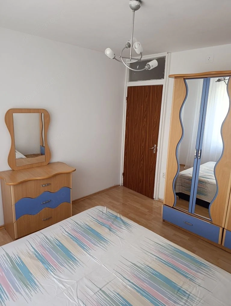 Apartament cu 3 camere de închiriat titan