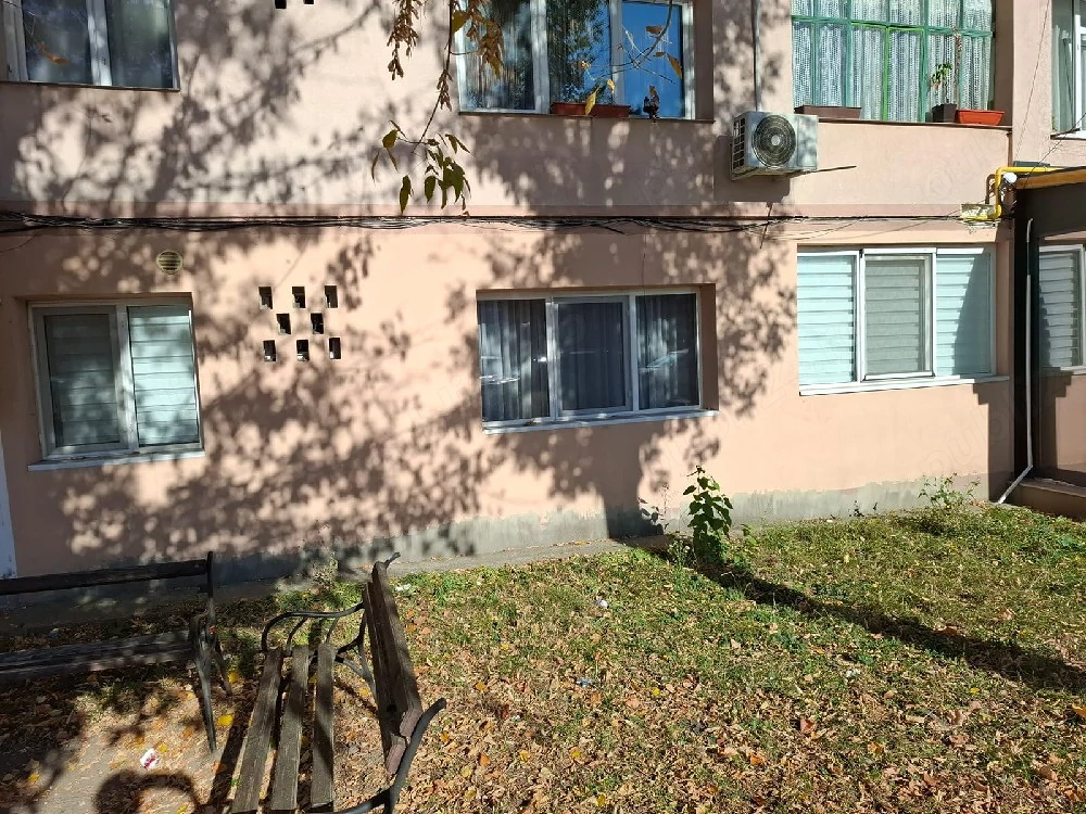 Închiriez apartament cu doua camere 