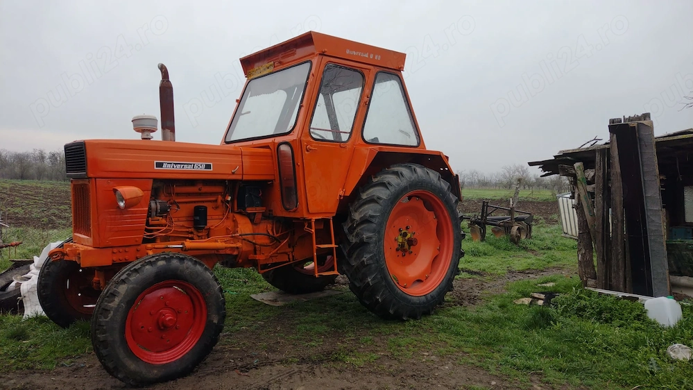 Vând Tractor Universal 650  U650