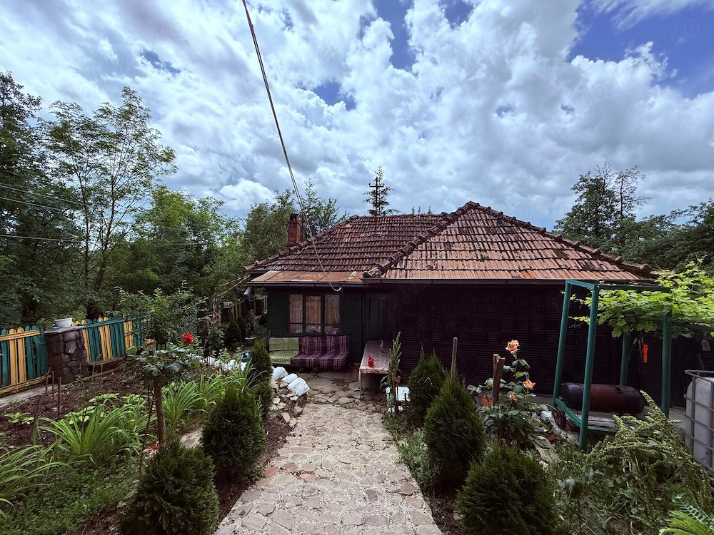 Propietar vand casă com Bertea ,jud Prahova ,pe traseul Văleni de munte i de mu