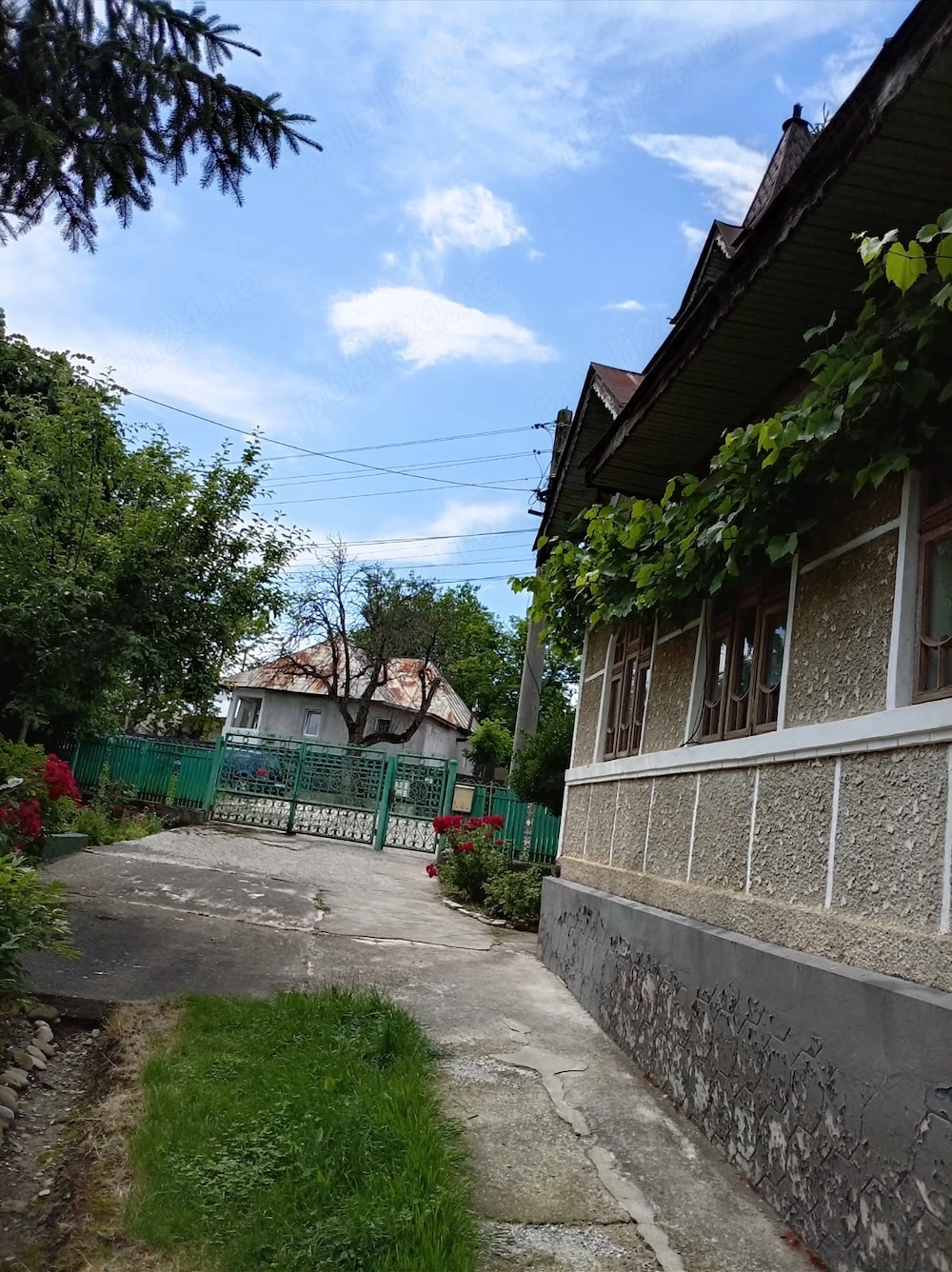 Casă interbelică în centrul comunei Gornet, Prahova   teren 970 mp, vie și grădină