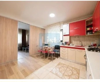 Vand 3 camere  zona VIVO-115000 euro