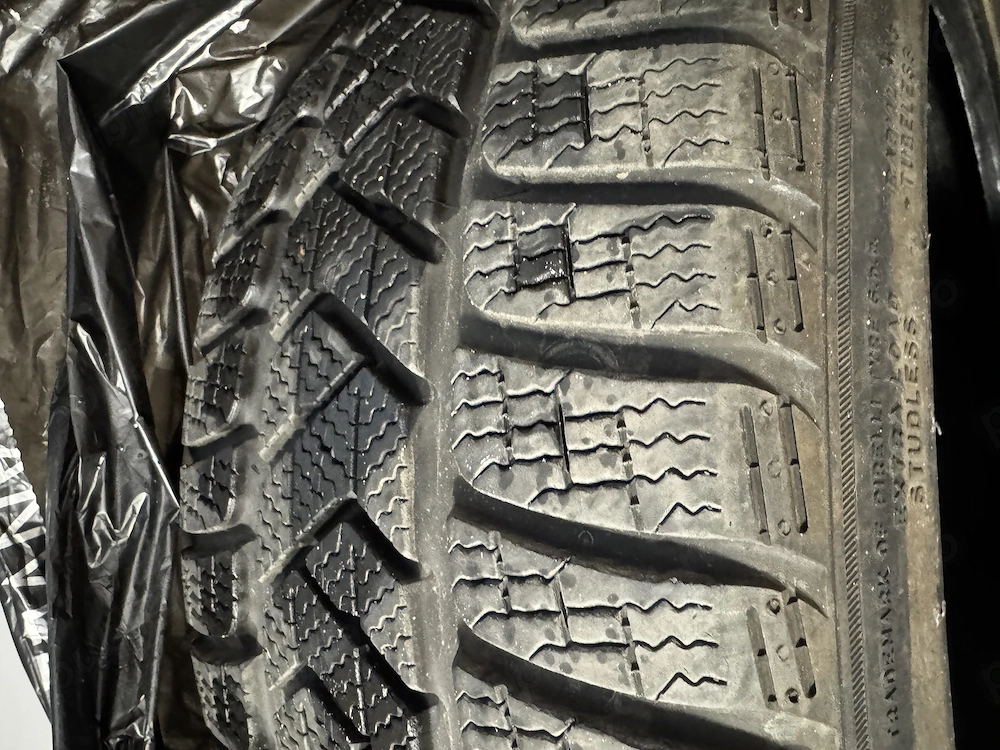2 x anvelope pirelli sotozero 3 iarna 225/40/R18 DOT 3623