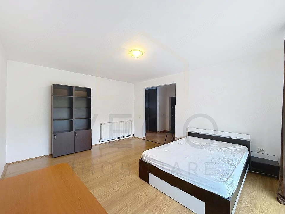 Apartament o cameră, 40 mp, balcon, optional parcare, zona Iulius Mall