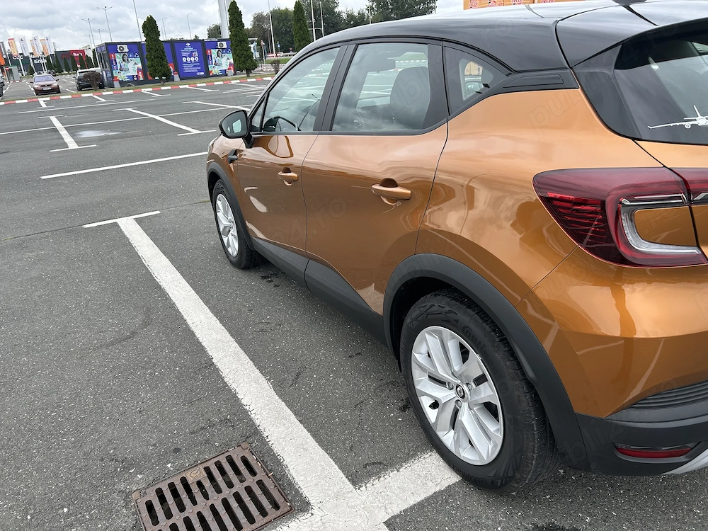 Renault Captur 1600 cmc full hibrid cu doar 4300 km