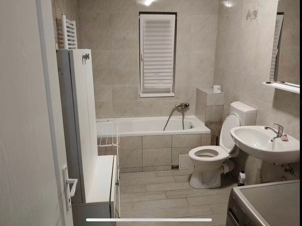 Inchiriez apartament 60 mp