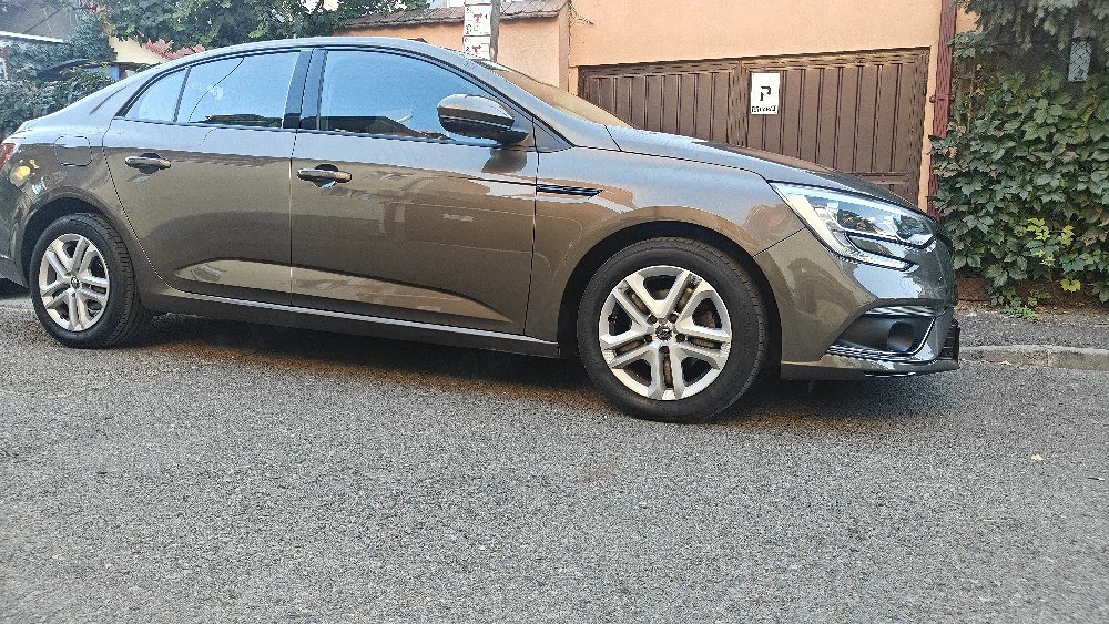 Megane Sedane 4