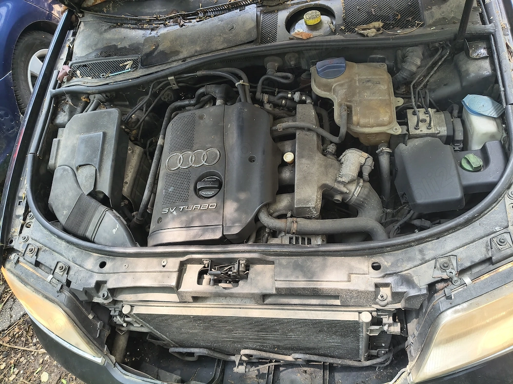 Motor 1.8 turbo cu acesori și cutie de viteze 