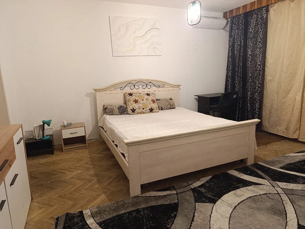 Închiriez apartament 4 camere zona Bălcescu