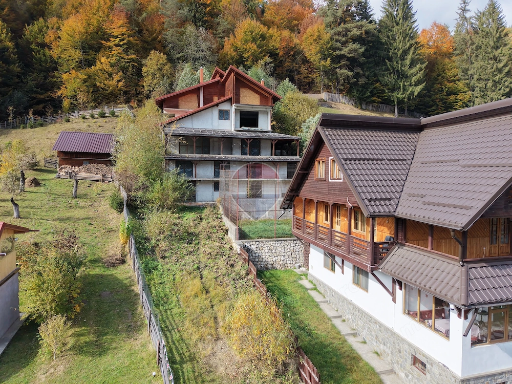 Casă/ Pensiune la gri de vânzare Dâmbovicioara, Piatra Craiului