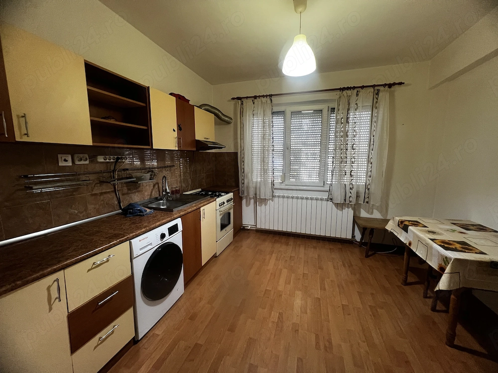 De inchiriat apartament 1 camera zona Micro 40(vis a vis de Shopping City)