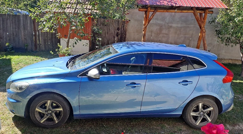 Volvo V40 R Design