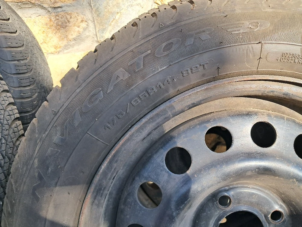 Vând jante Renault R14 cu anvelope de iarnă
