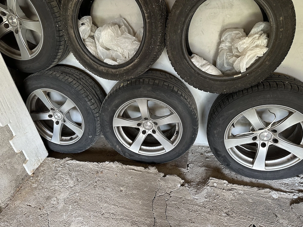 Vând jante denzet r17, stare bună, cu anvelope Nokian 235/55/17, au fost pe un BMW X3