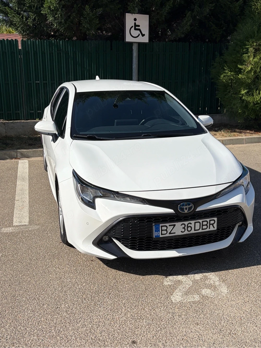 Toyota corolla 1.8 hybrid bord digital senzori F+S scaune incalzite