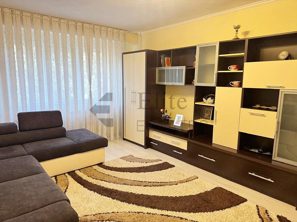 Apartament cu 3 camere de inchiriat in Decebal