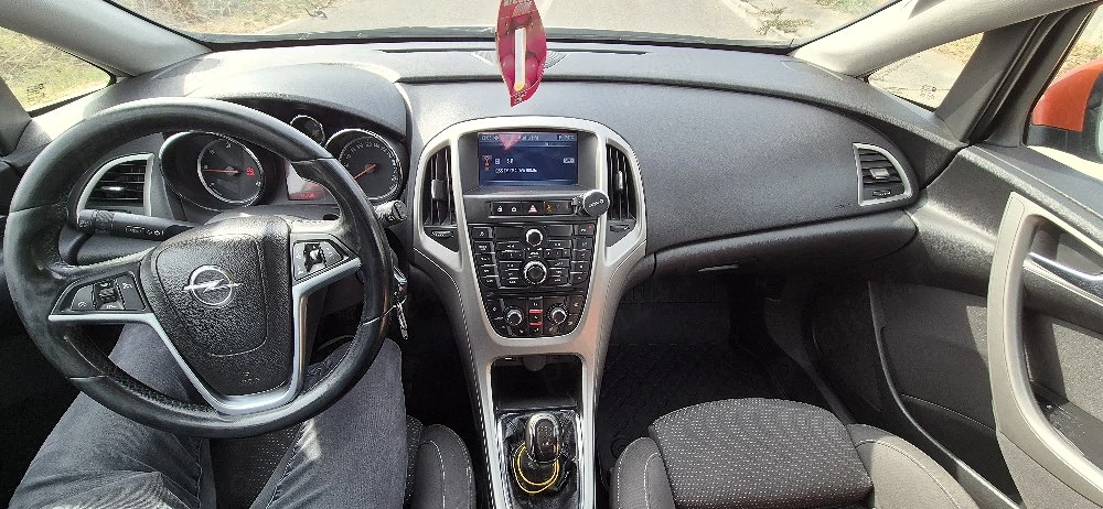 Vând Opel Astra J, motor 1.7 CDTI 