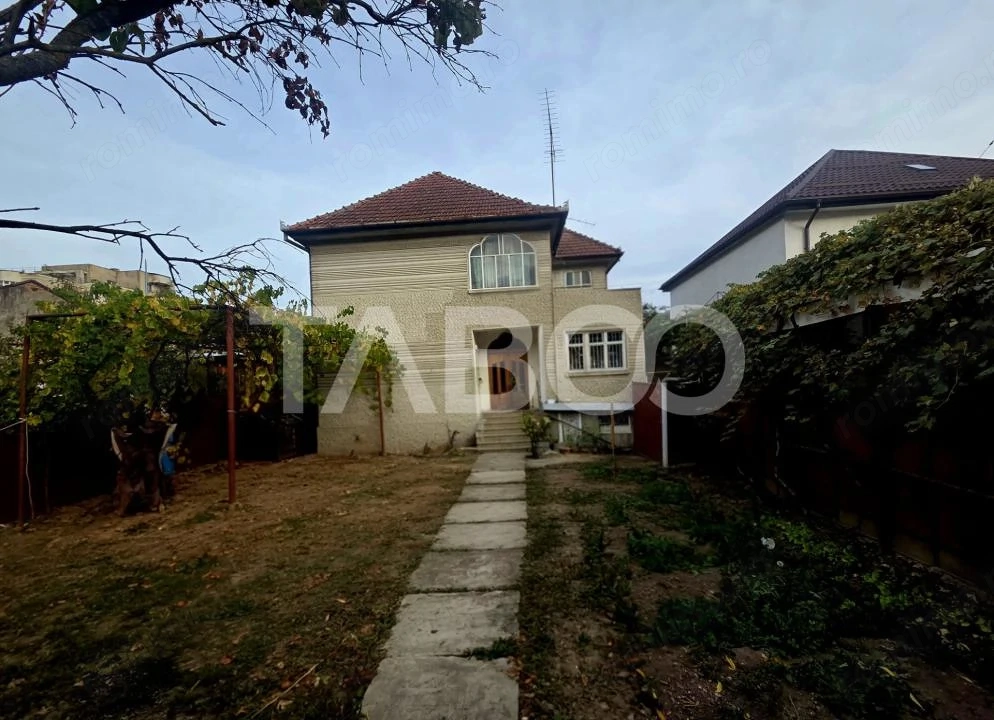 Casa 5 camere 374 mp utili + Anexa 75 mp in punctul 0 al Fagarasului