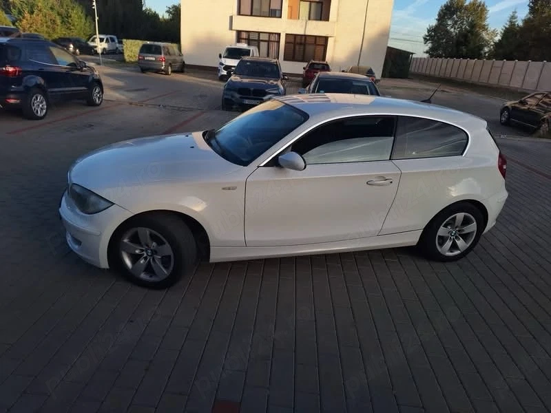 Vând BMW Seria 1, an 2009, motor 2.0 diesel, cutie manuală, 318.000 km.