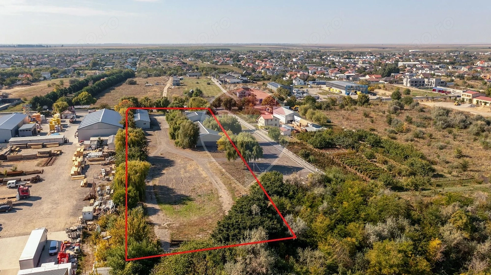 2 hale suprafață 1000mp utili  + 8400 mp teren