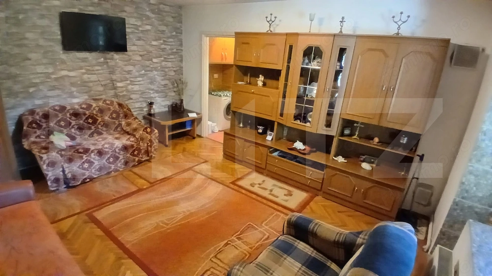Apartament spațios cu trei camere la parter în zonă centrală!
