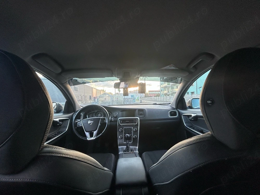 Vând volvo v60 2015