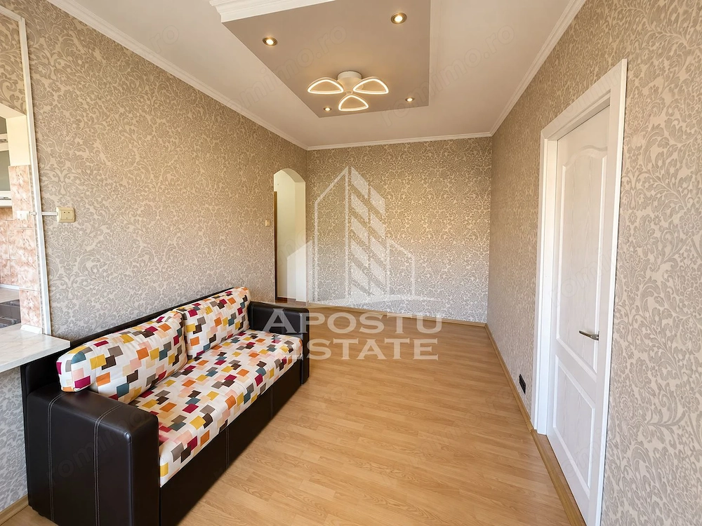 Apartament cu 3 camere, semidecomandat, zona Sagului