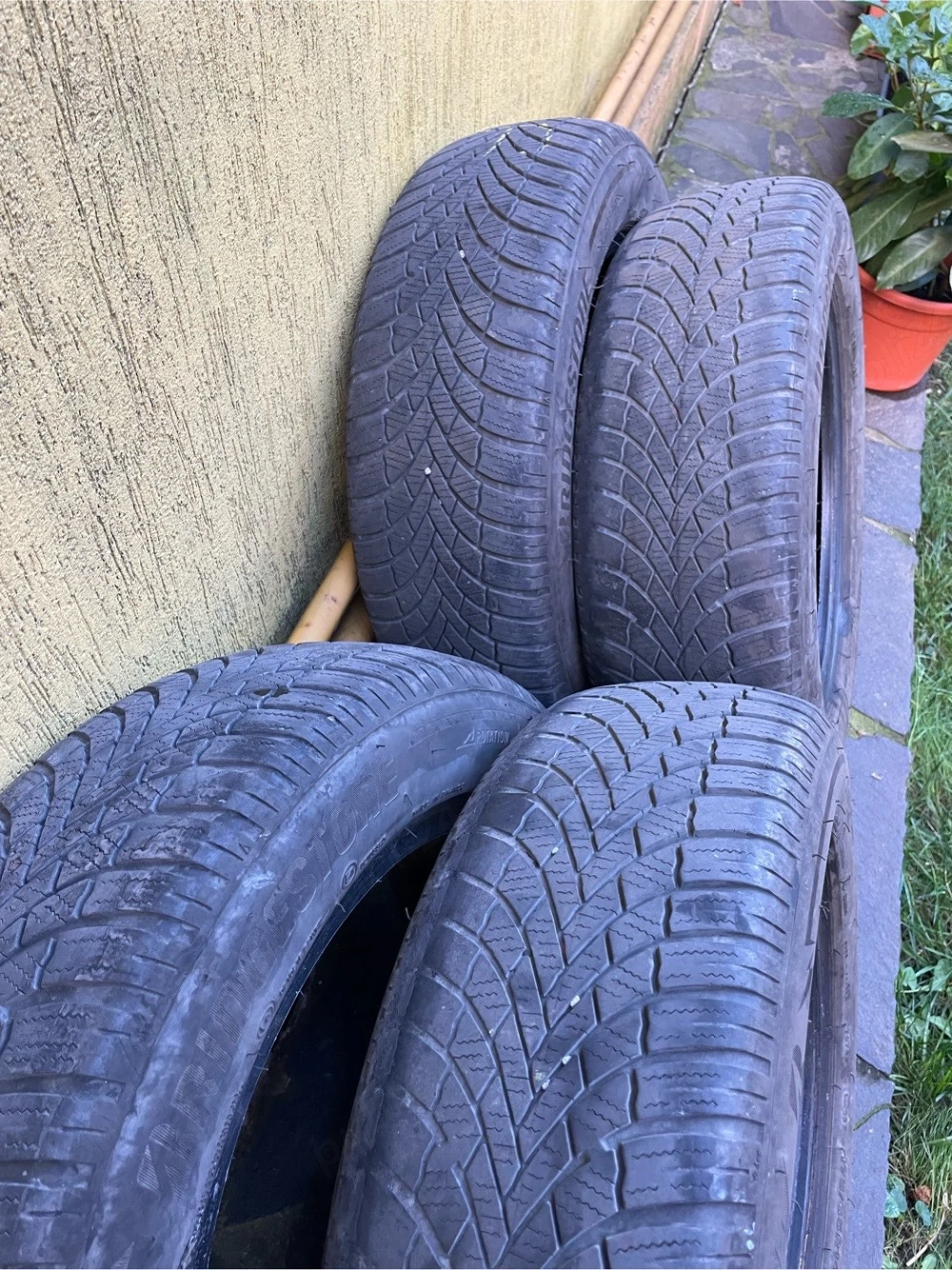 Vând 4 anvelope iarna 175/65/14 Bridgestone