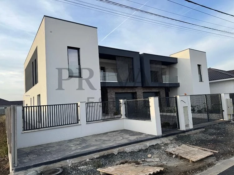 Duplex 5 camere, despărțit prin perete dublu, garaj. Dumbrăvița
