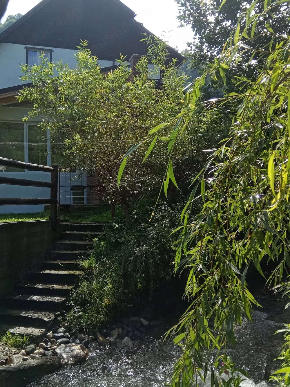 Vila  la munte ideala grupuri- ciubar, biliard, teren de fotbal