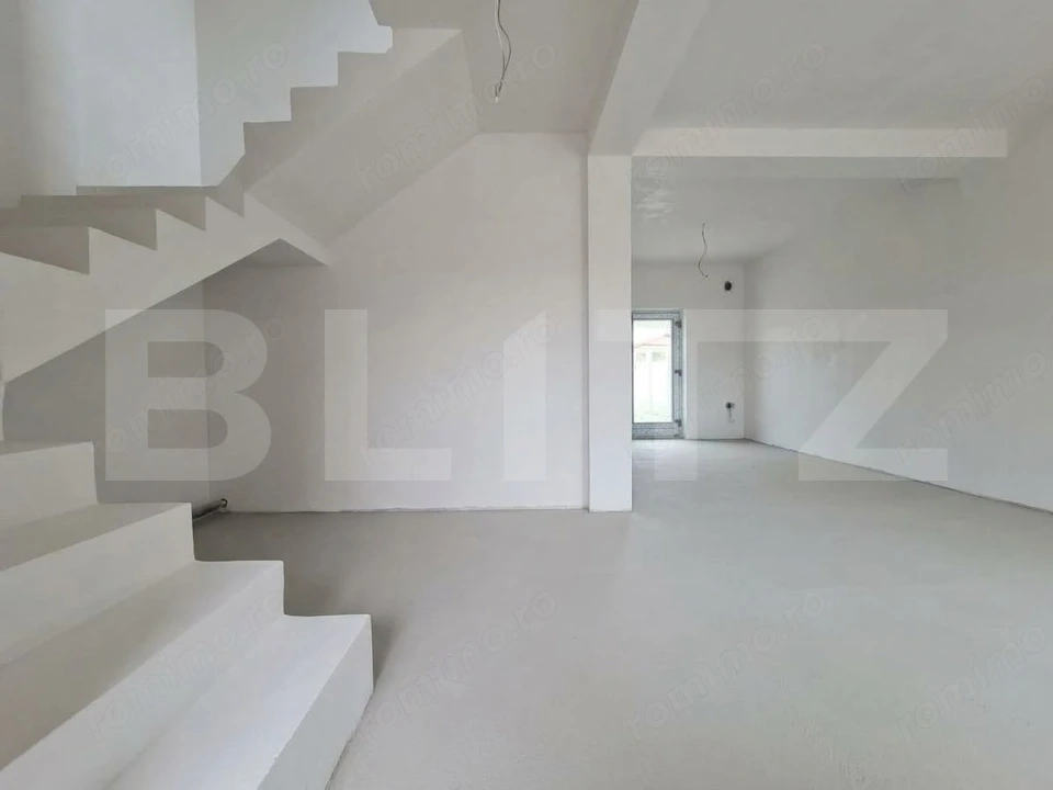 Casă înșiruită, 3 dormitoare, 105 mp, zona Plopi
