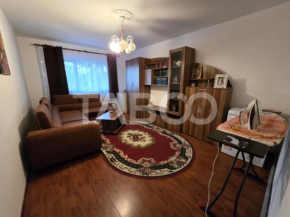 Apartament 3 camere decomandat 72 mpu 2 bai pivnita Vasile Aaron Sibiu
