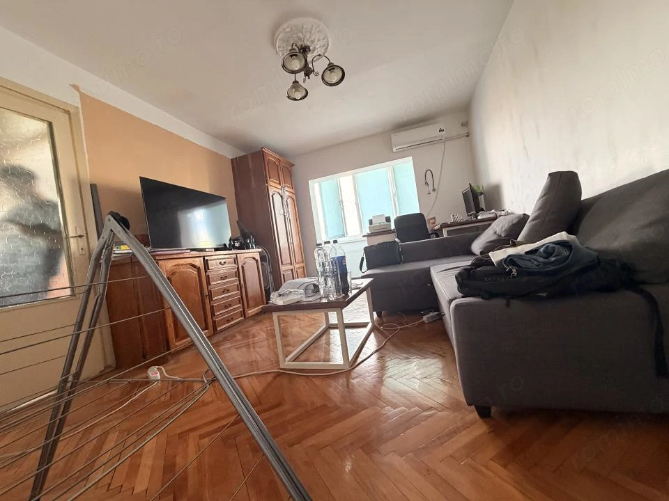 Apartament 2 camere, semidecomandat, 43 mp utili, etaj 4 -Soarelui 