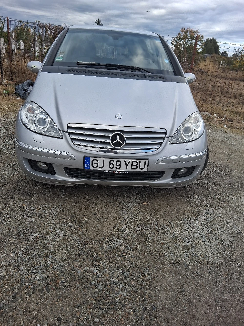Vand masina marca Mercedes 