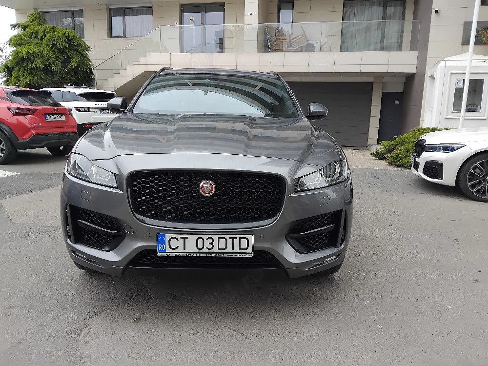 Jaguar F Pace R sport black design