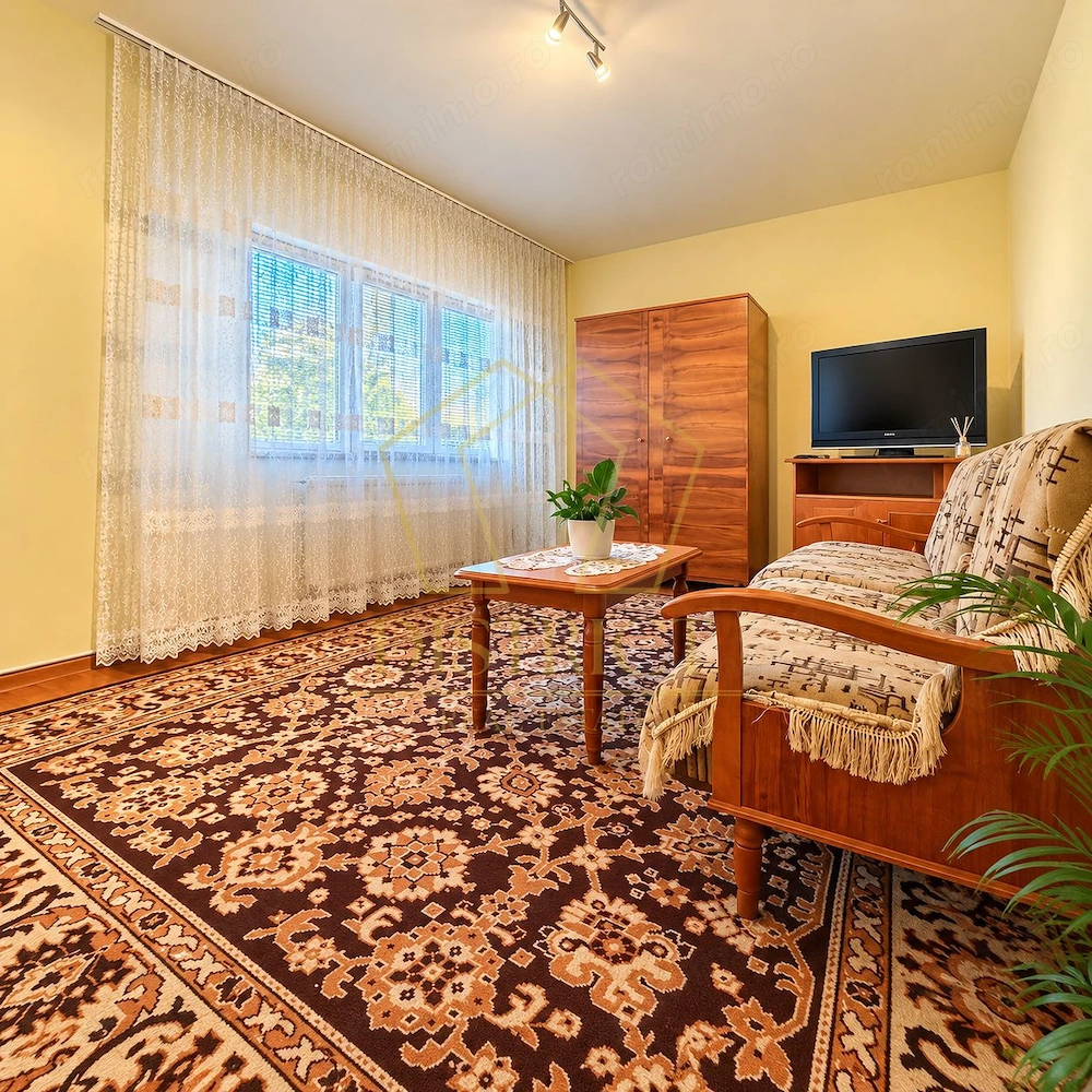 Apartament de vanzare, cu doua camere decomandat si boxa, in zona Aradului