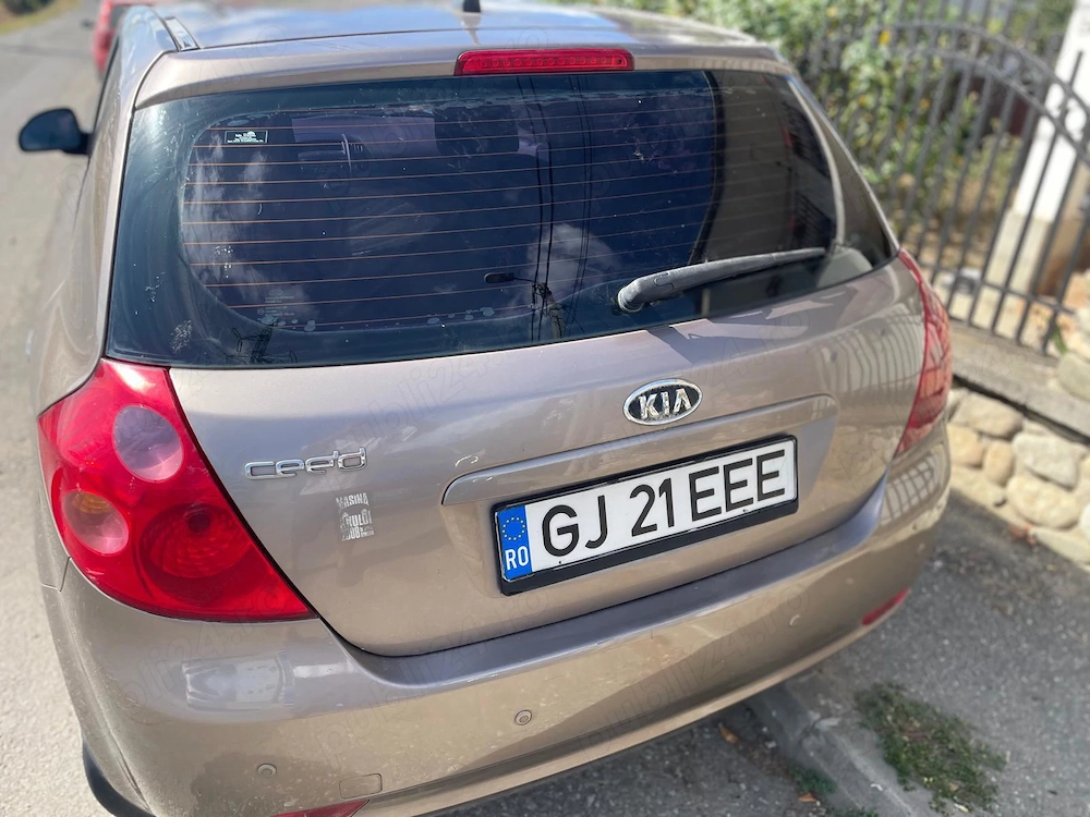 Vand masina kia 