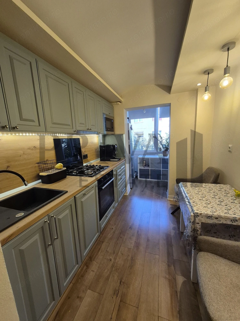Apartament 3 camere, decomandat, et 2, centrala proprie, zona Lipovei